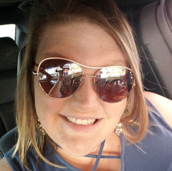 Meet your Posher, Kristen - Picture 1 of 1